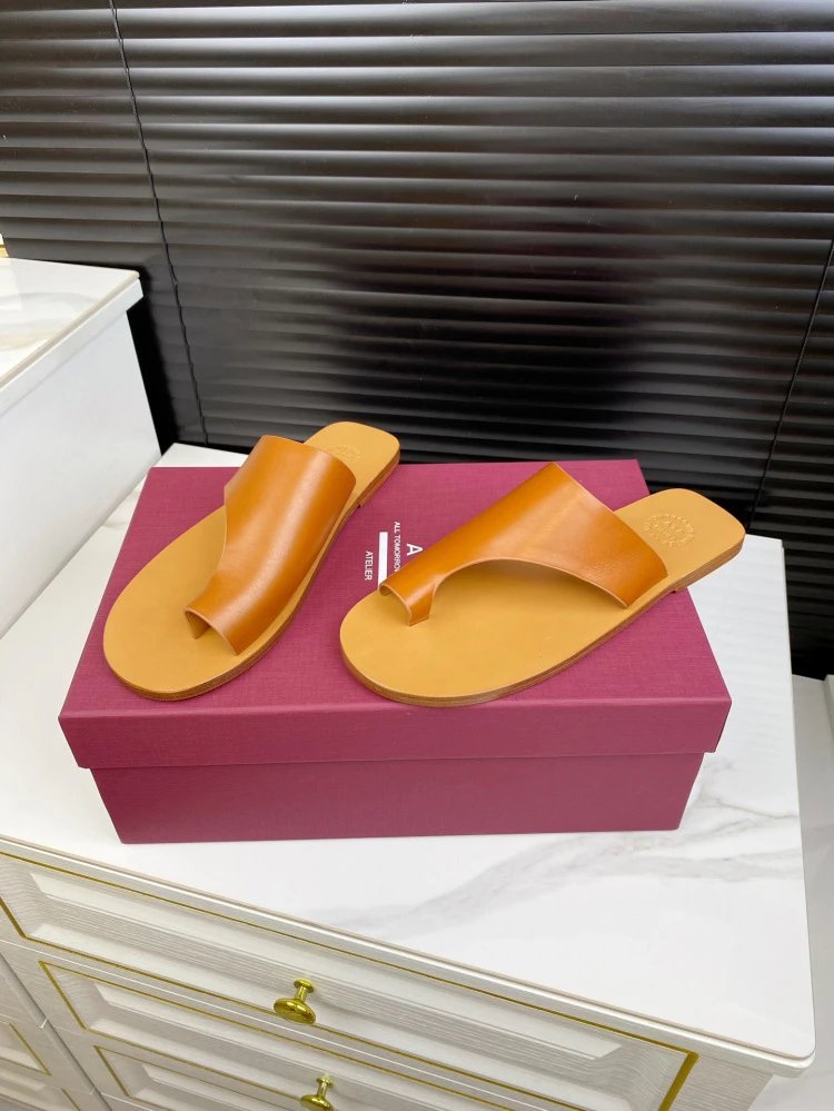 A.P.C. Tabi Slide Black Sandals - 26