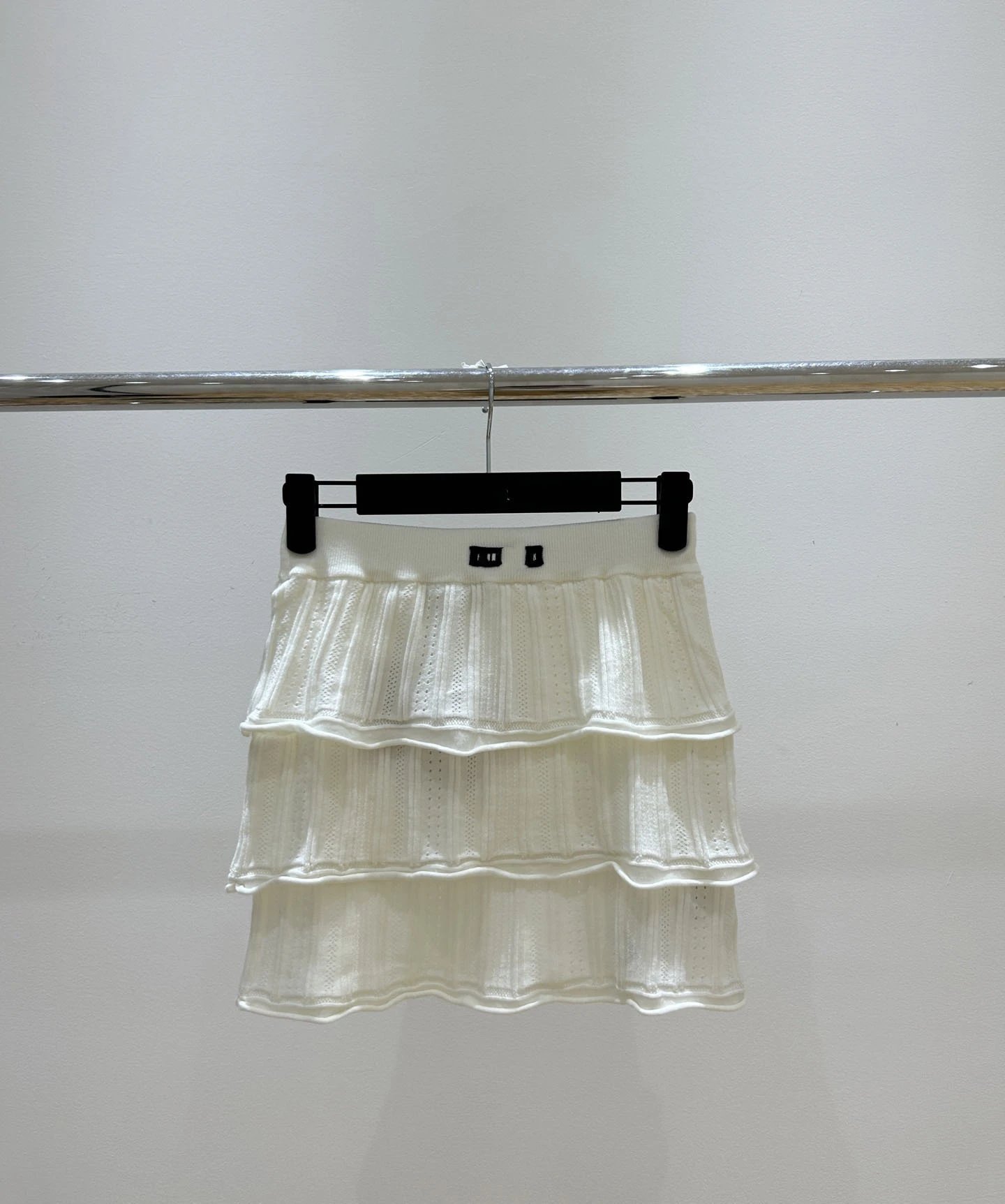 Dior Knit Scallop-Trim Vest Top in Ivory - 5