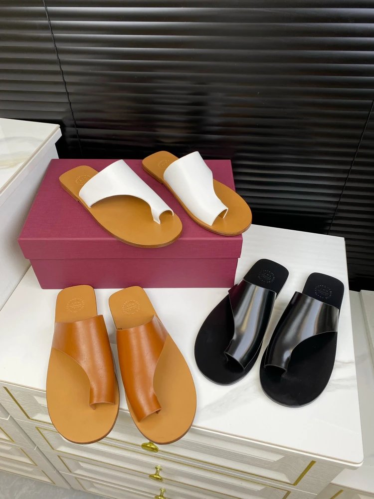A.P.C. Tabi Slide Black Sandals - 15