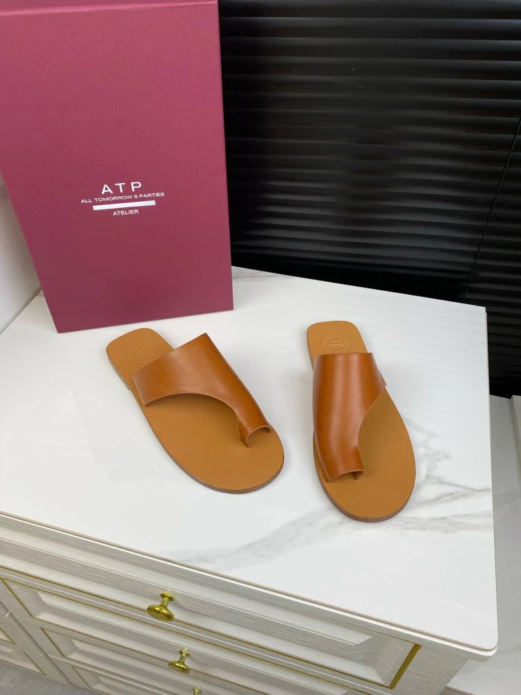 A.P.C. Tabi Slide Black Sandals - 23
