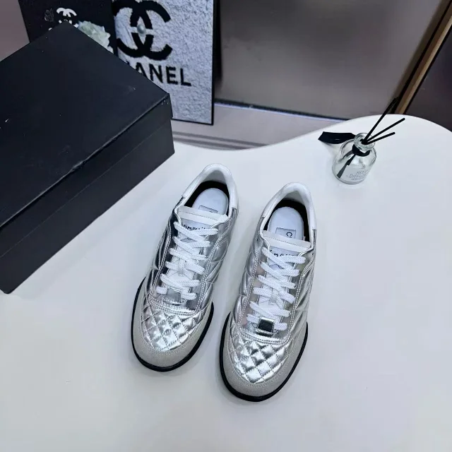 Chanel Sneakers Quilted low-top lace-up product detail image 7