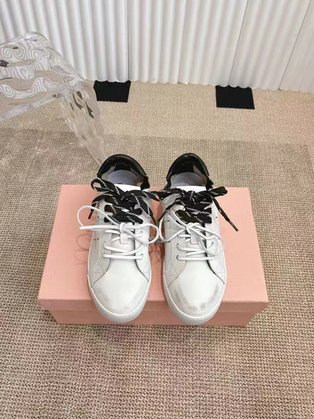 Miu Sneakers Low-Top Lace-Up Leather with Contrast Heel Tab product detail image 3