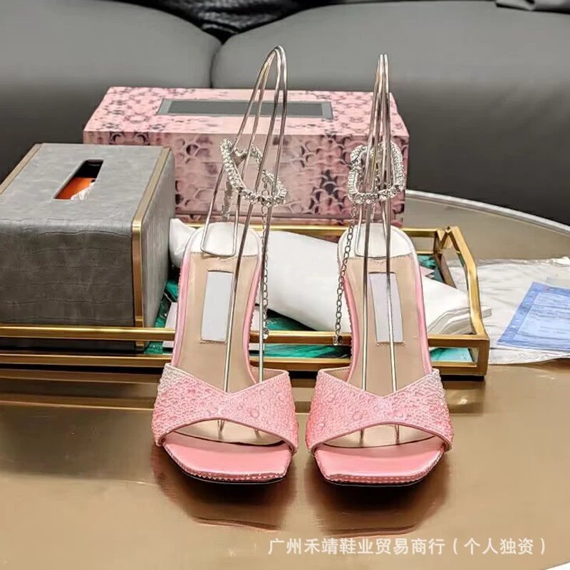 粉红色
