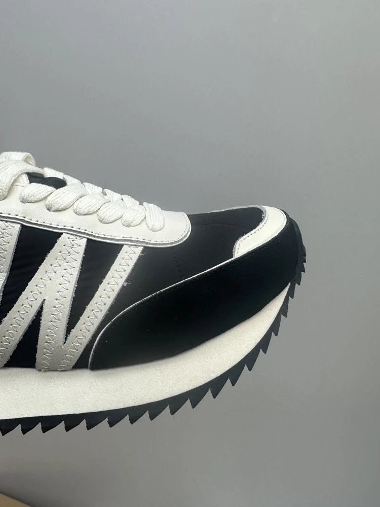 Uiki Chunky Sneakers Black and White Sneakers - 35