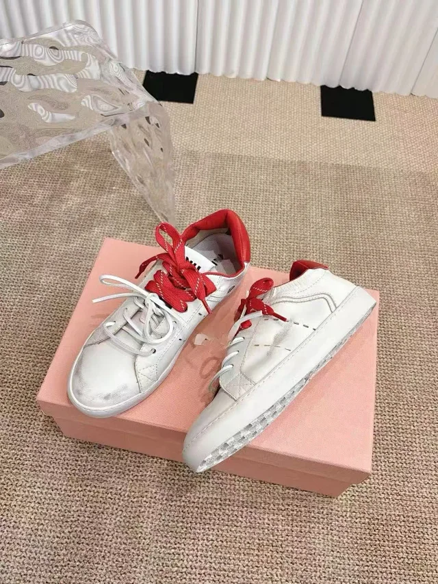 Miu Sneakers Low-Top Lace-Up Leather with Contrast Heel Tab product detail image 2