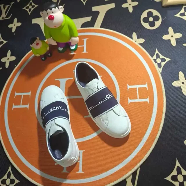 Givenchy Casual Shoes Logo Elastic-Strap Slip-On product detail image 1