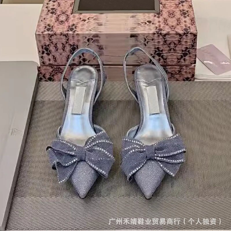 浅蓝色