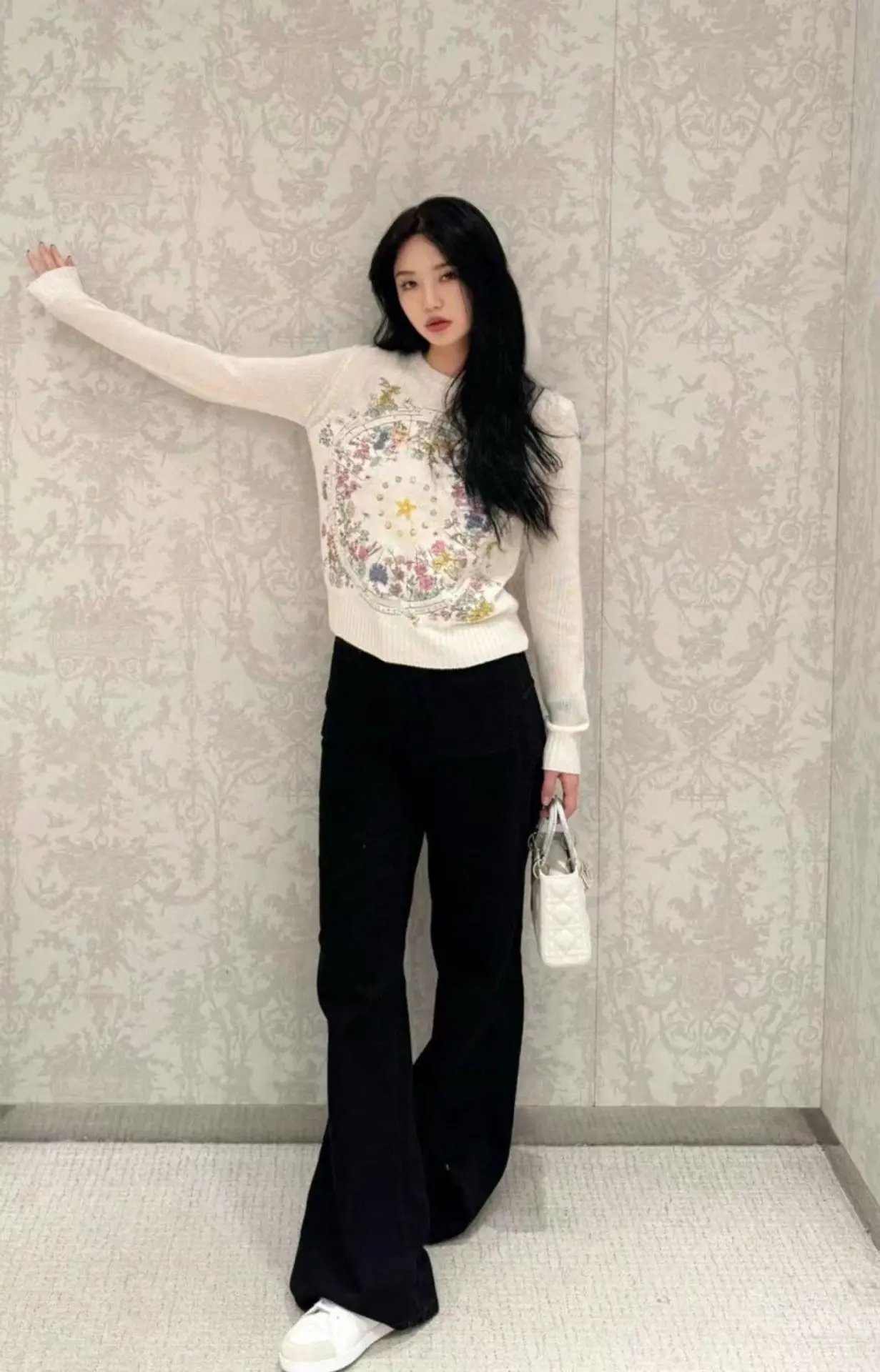 Embroidered Floral Circle Motif White Knit Sweater - 4