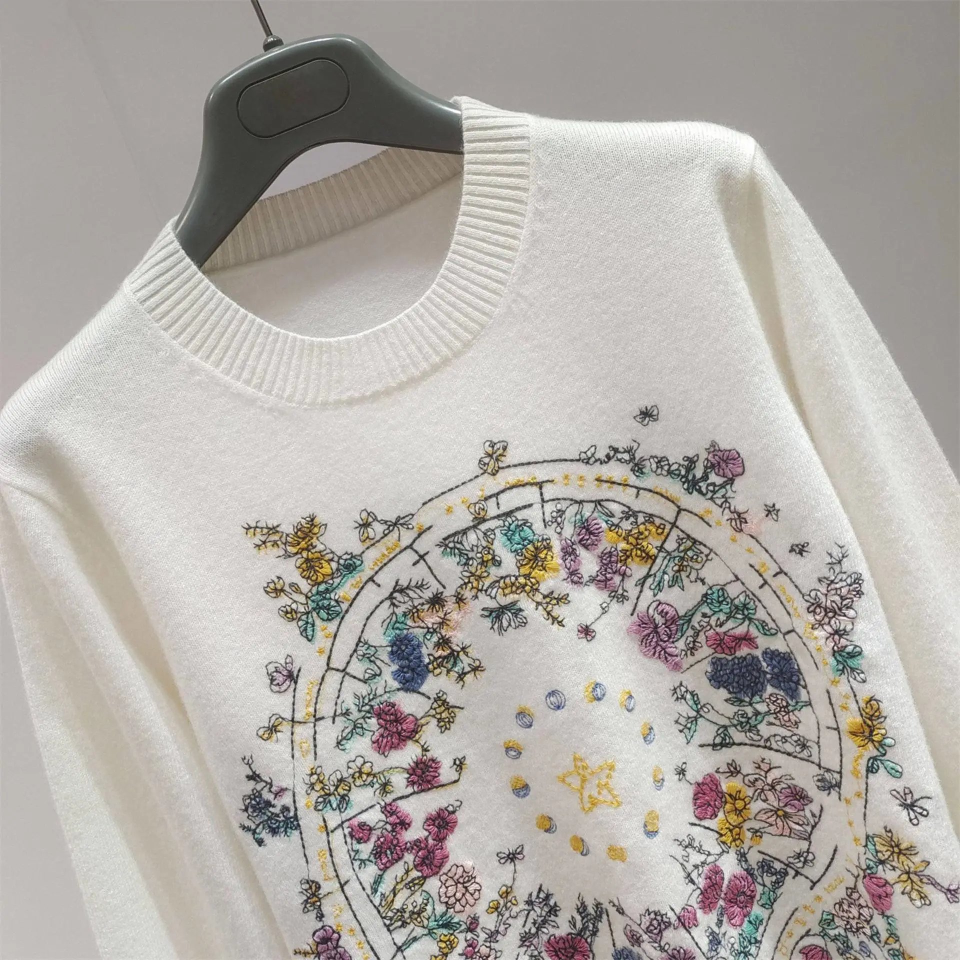 Embroidered Floral Circle Motif White Knit Sweater - 11