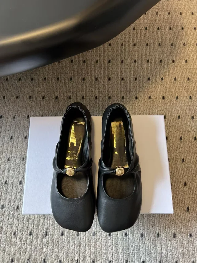 Miu Leather Shoes Square-Toe Ballet Flats with Gathered Collar product detail image 1