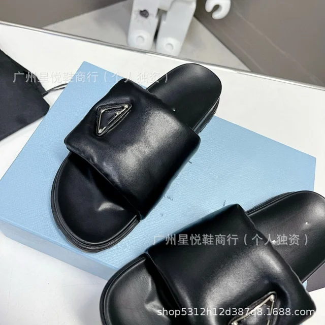 Unbranded Slippers Padded Slide with Triangle Metal Plaque product detail image 7