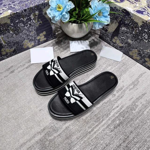 Dior Sandals Embroidered Strap Platform Slide product detail image 9