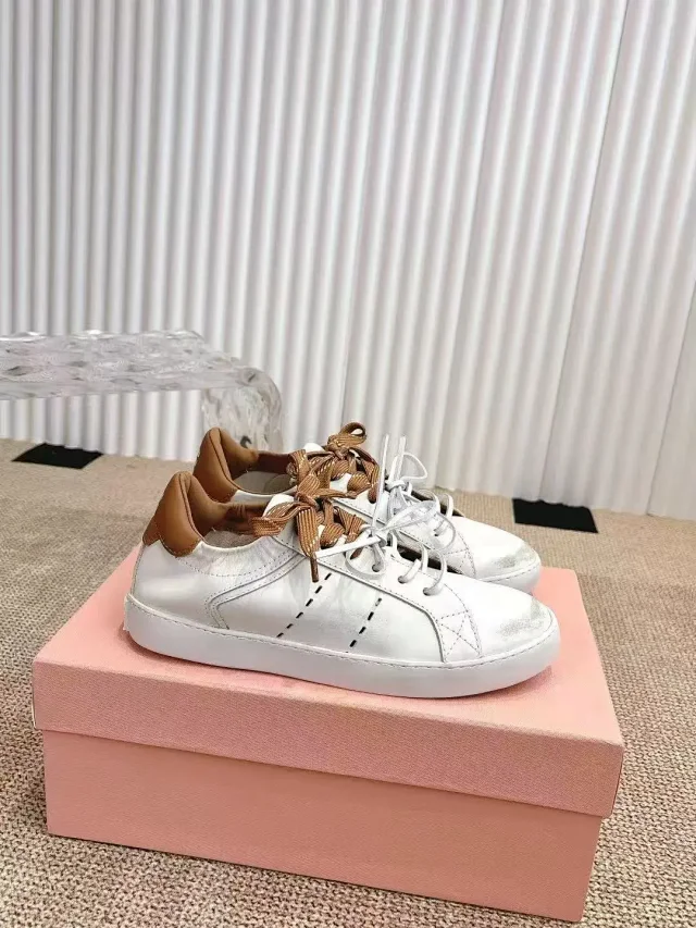 Miu Sneakers Low-Top Lace-Up Leather with Contrast Heel Tab product detail image 9