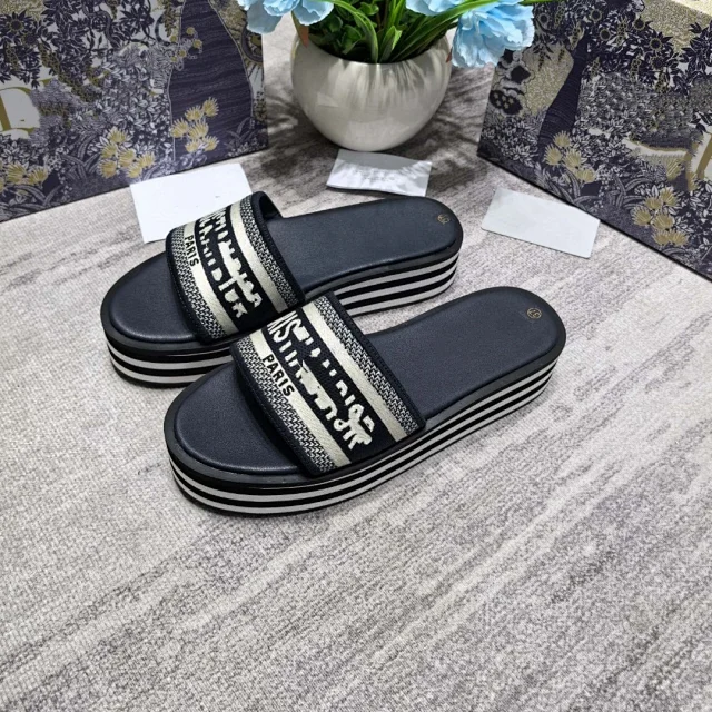 Dior Sandals Embroidered Strap Platform Slide product detail image 1