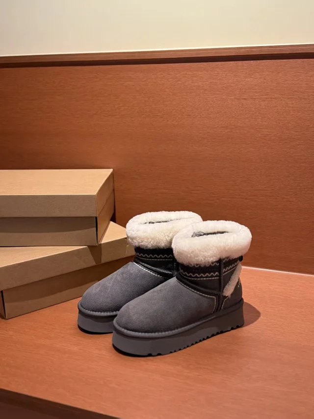 UGG Boots Fur-Lined Platform Ankle with Patterned Trim product detail image 8