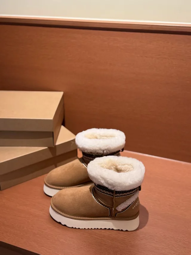 UGG Boots Fur-Lined Platform Ankle with Patterned Trim product detail image 9