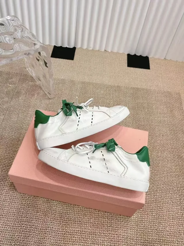 Miu Sneakers Low-Top Lace-Up Leather with Contrast Heel Tab product detail image 6