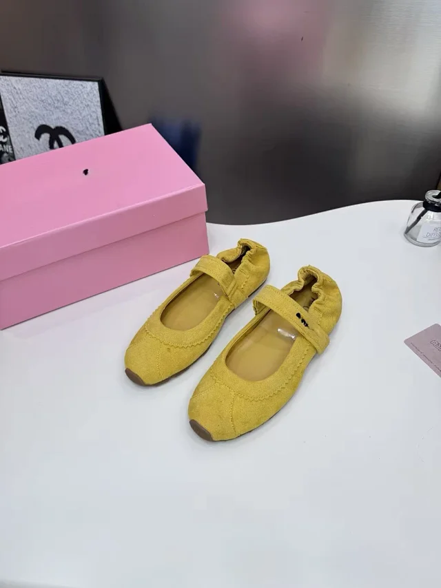 Miu Leather Shoes Mary Jane ballet flats with hook-and-loop strap and scalloped trim product detail image 5
