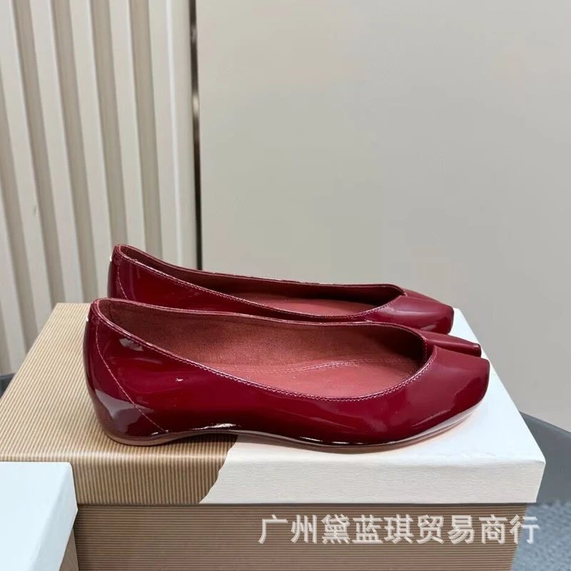 Maison Margiela Tabi Patent Leather Burgundy Flat Shoes - 3