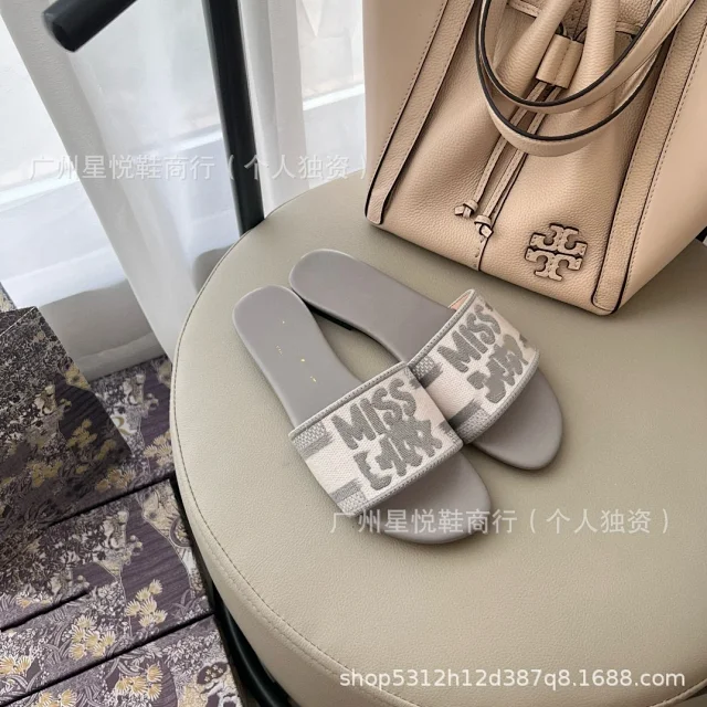 Unbranded Slippers Open-Toe Slides with Textured Strap and Abstract Print Footbed product detail image 1