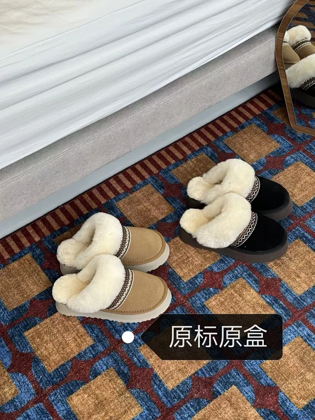 UGG Boots Fur-Lined Platform Ankle with Patterned Trim product detail image 3