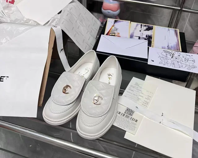 Chanel Leather Shoes Quilted CC Logo Loafers product detail image 4