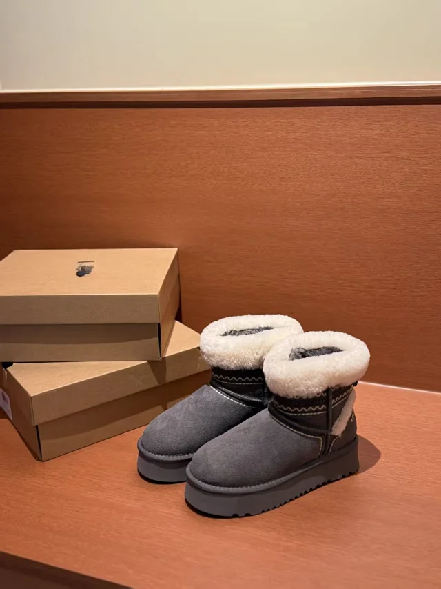 UGG Boots Fur-Lined Platform Ankle with Patterned Trim product detail image 12