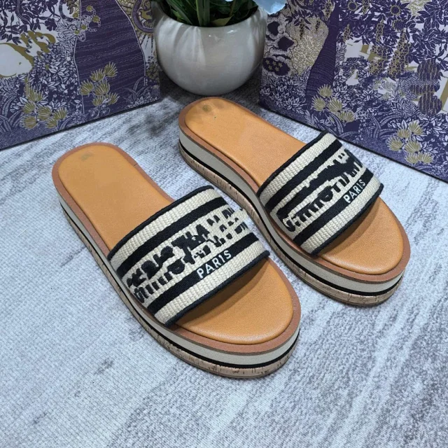 Dior Sandals Embroidered Strap Platform Slide product detail image 5