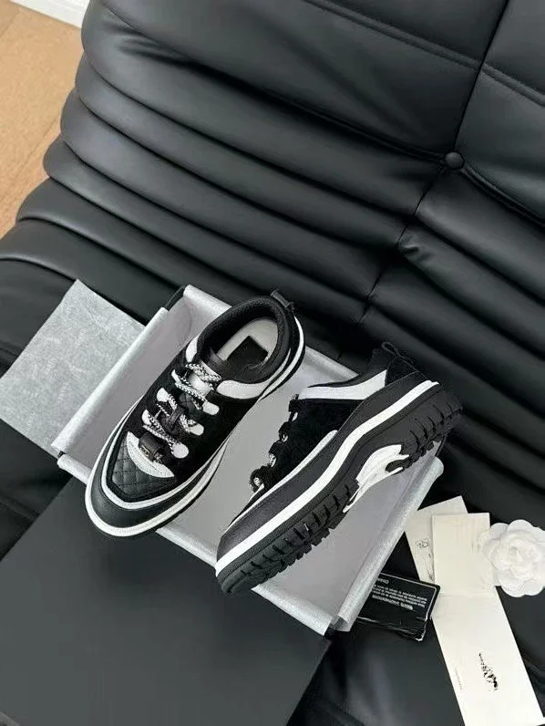 Chanel Sneakers Low-Top Lace-Up Quilted product detail image 3