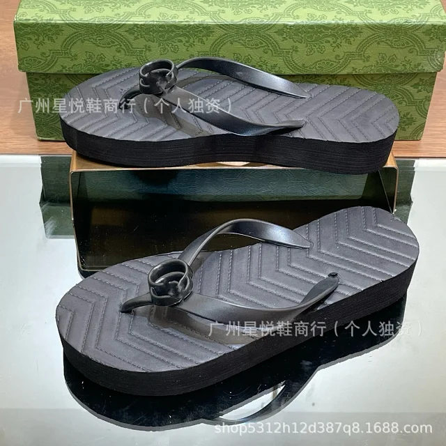 Unbranded Sandals Platform Flip-Flops with Flower Detail and Chevron Footbed product detail image 1