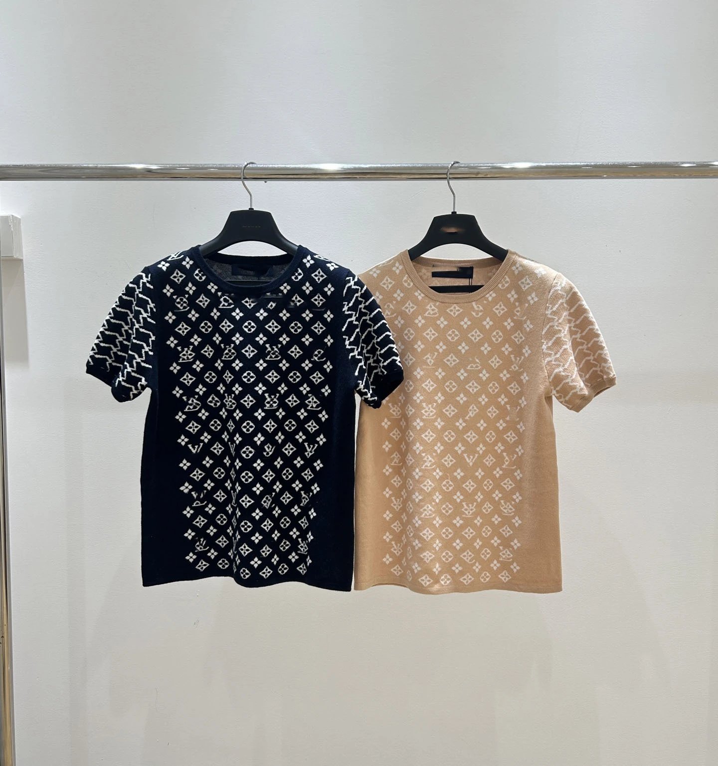 Louis Vuitton Monogram Knit T-Shirt Beige T-Shirt - 3