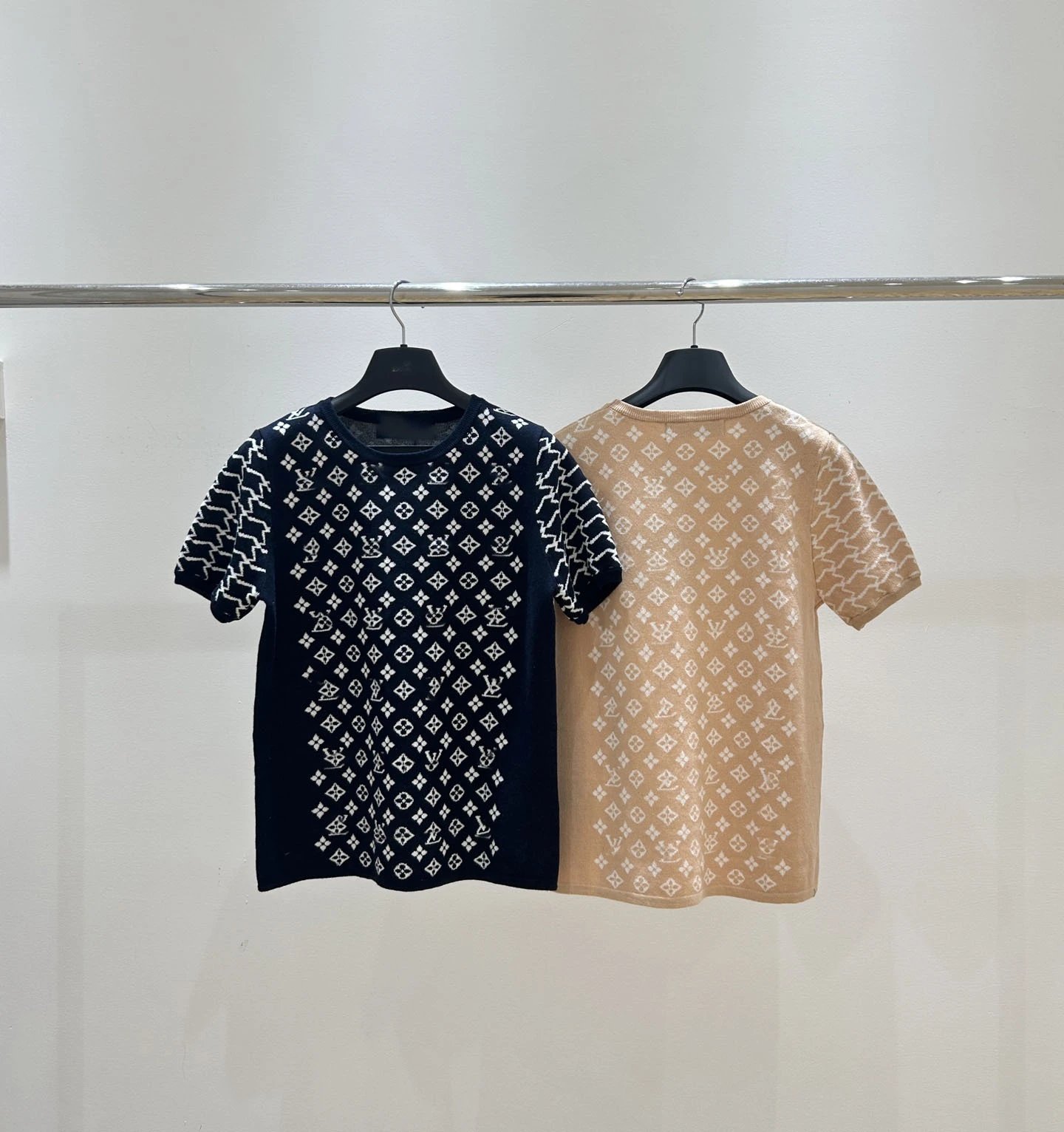Louis Vuitton Monogram Knit T-Shirt Beige T-Shirt - 4