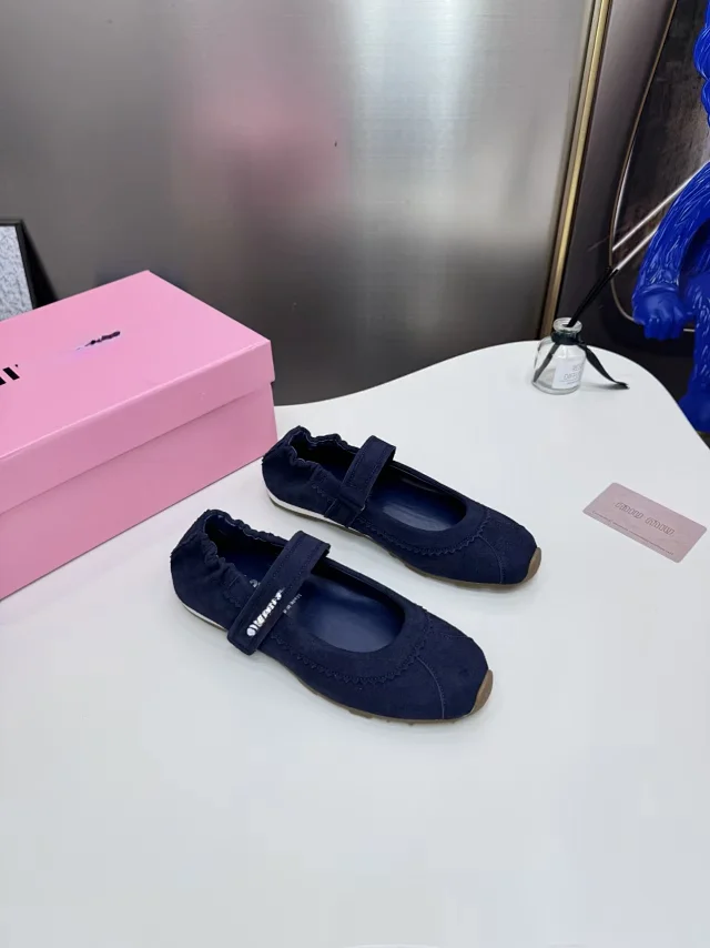 Miu Leather Shoes Mary Jane ballet flats with hook-and-loop strap and scalloped trim product detail image 7