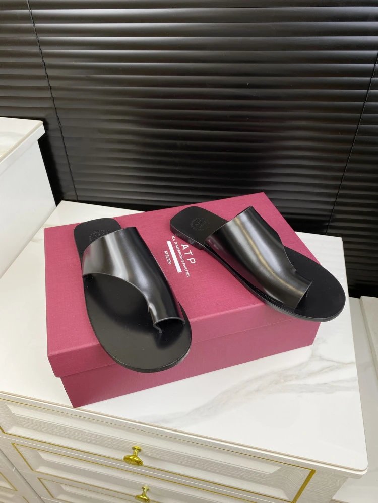 A.P.C. Tabi Slide Black Sandals - 19