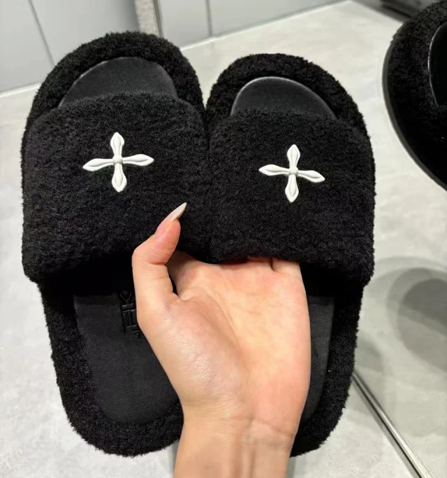 Unbranded Slippers Faux-Fur Open-Toe with Cross Charm product detail image 2