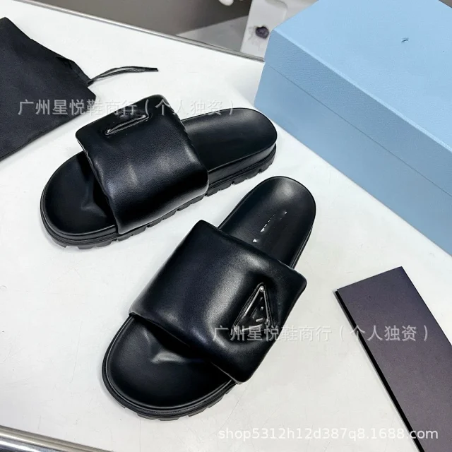 Unbranded Slippers Padded Slide with Triangle Metal Plaque product detail image 3