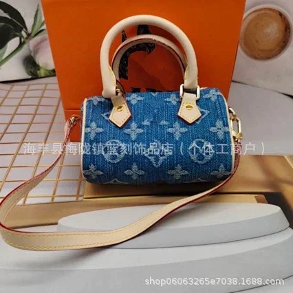 Louis Vuitton Monogram mini bag and pouch variants product detail image 3