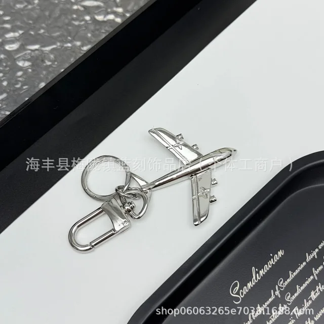 Unbranded Uncategorized Airplane and Flower Keychains product detail image 2