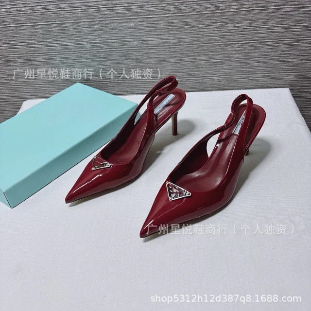 Prada High Heels Patent Leather Pointed-Toe Triangle-Plaque Slingback product detail image 9