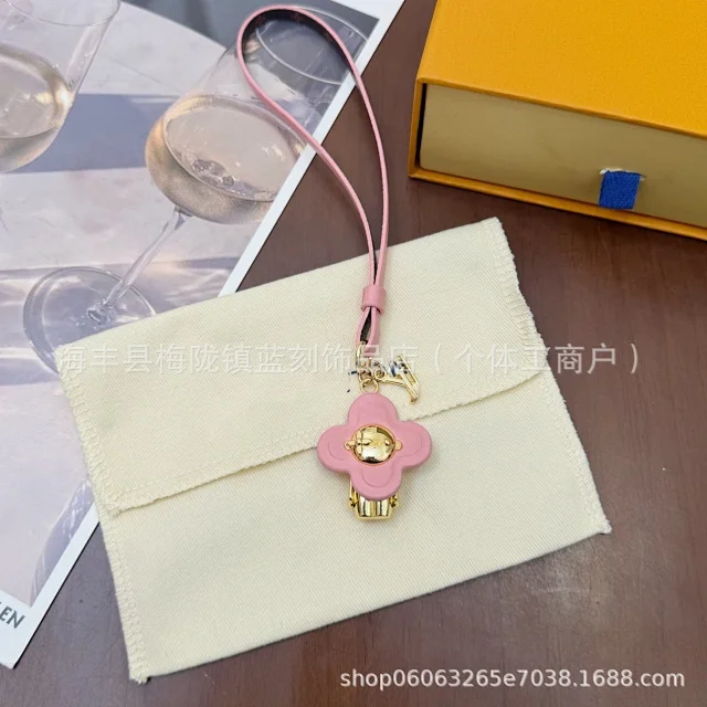Unbranded Uncategorized Airplane and Flower Keychains product detail image 4