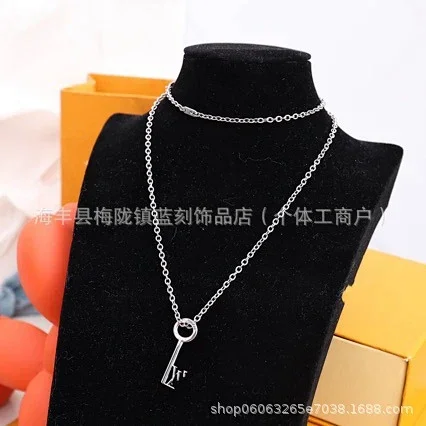 Louis Vuitton Jewelry LV Logo Pendant Necklace product detail image 4