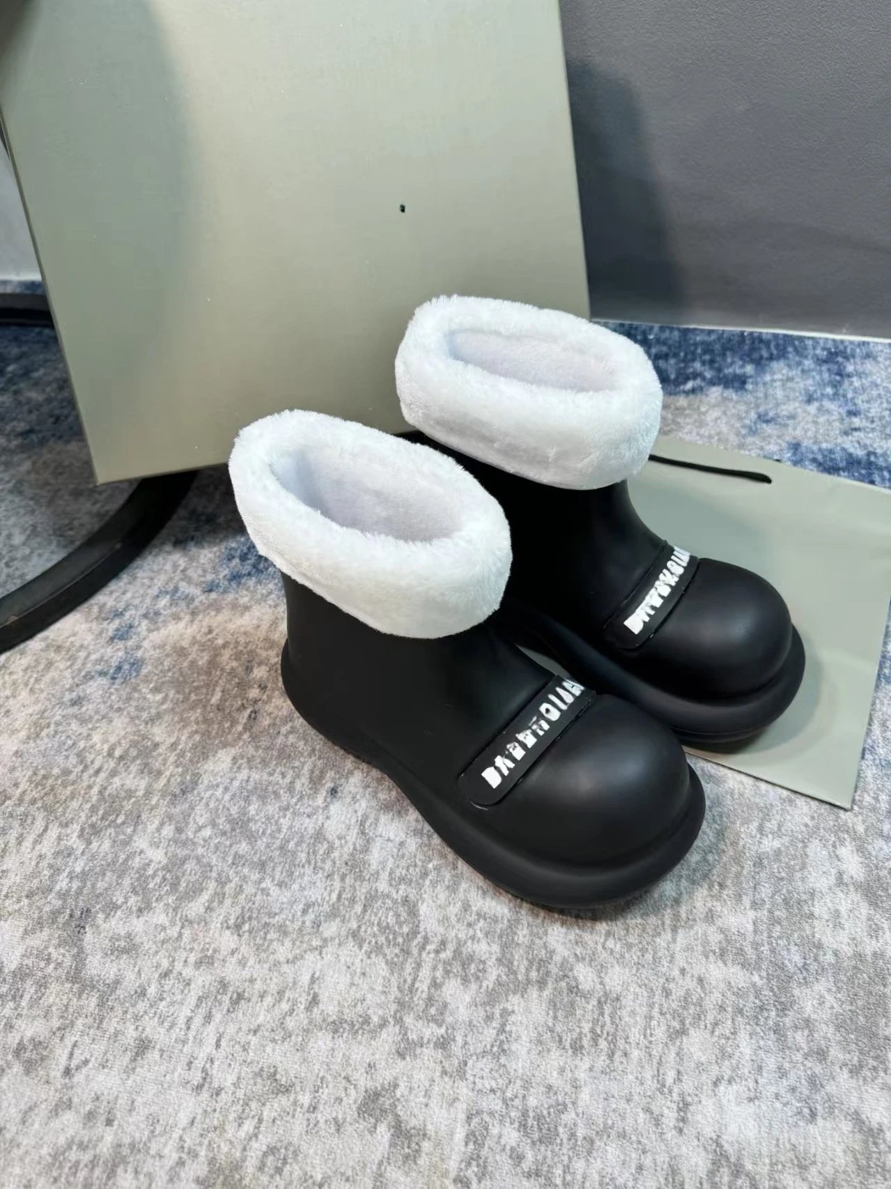 Balenciaga Boots Faux-fur-lined short rain with chunky soles — Black