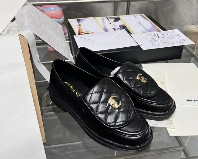 Chanel Leather Shoes Quilted CC Logo Loafers product detail image 6