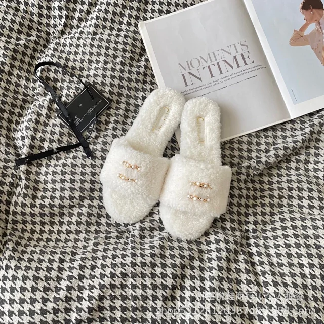CELINE Slippers Shearling Slide with Double Chain Detail product detail image 6