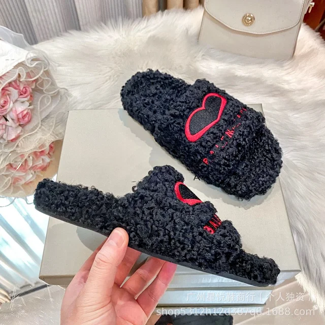 Unbranded Slippers Plush open-toe slides with heart appliqué product detail image 3