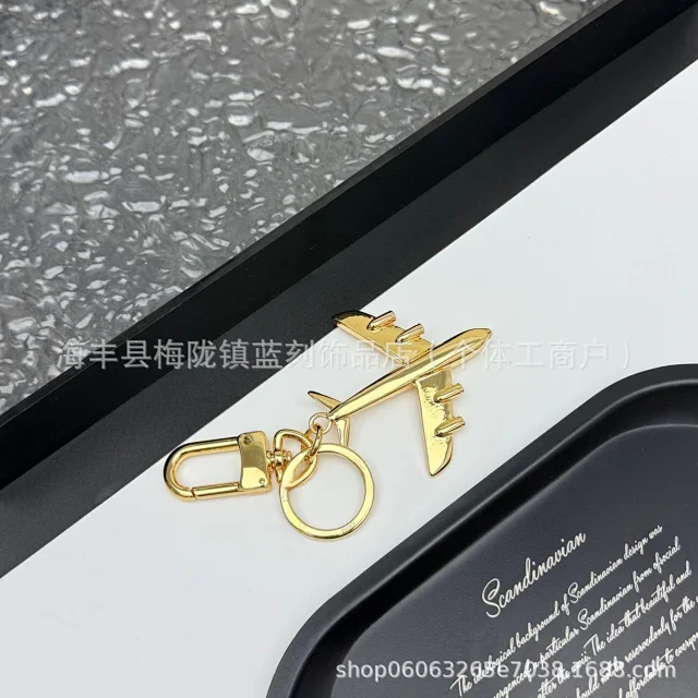 Unbranded Uncategorized Airplane and Flower Keychains product detail image 1
