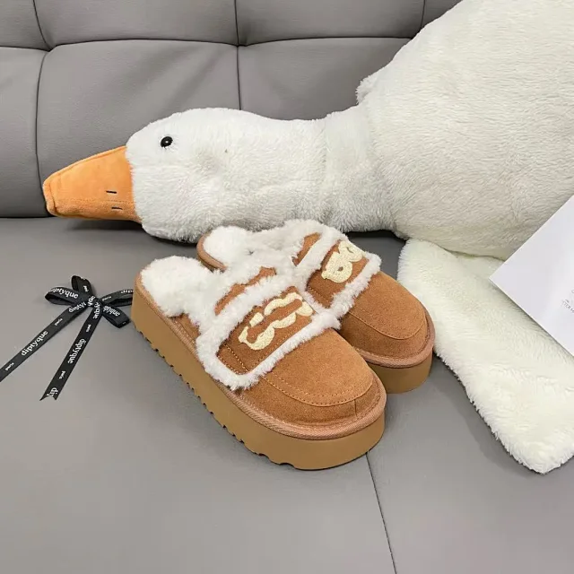 UGG Slippers Platform Shearling Logo Strap product detail image 3