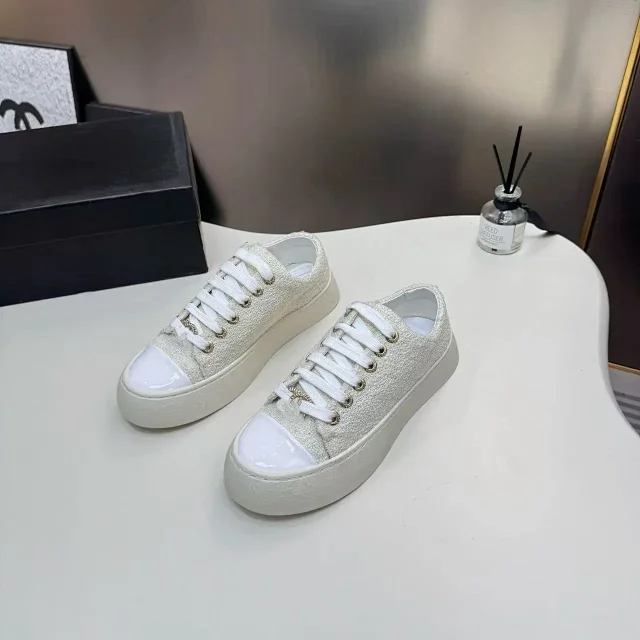 Unbranded Sneakers Low-Top Lace-Up Platform with Patent Toe Cap product detail image 2