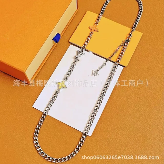 Louis Vuitton Jewelry Monogram Charm Curb-Chain Necklace and Bracelet product detail image 4