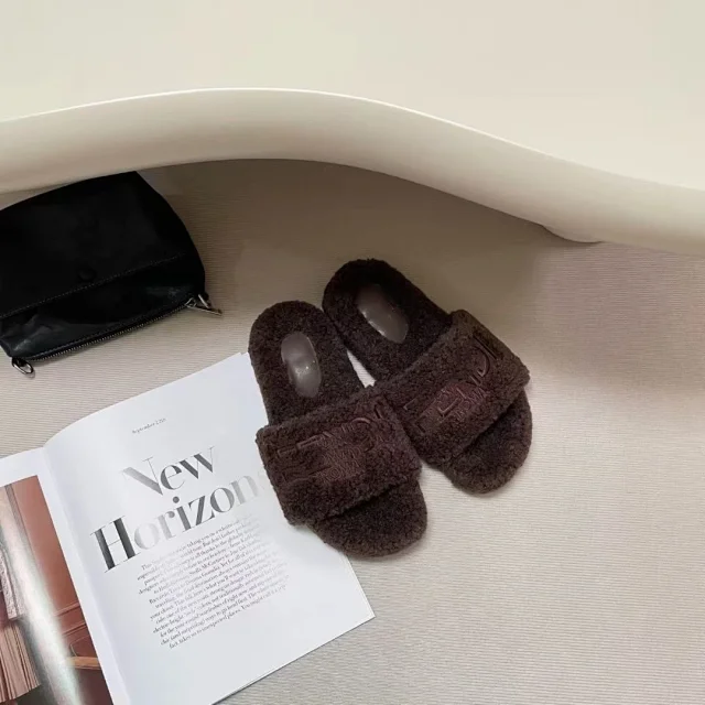 Fendi Slippers Shearling open-toe logo-strap product detail image 6